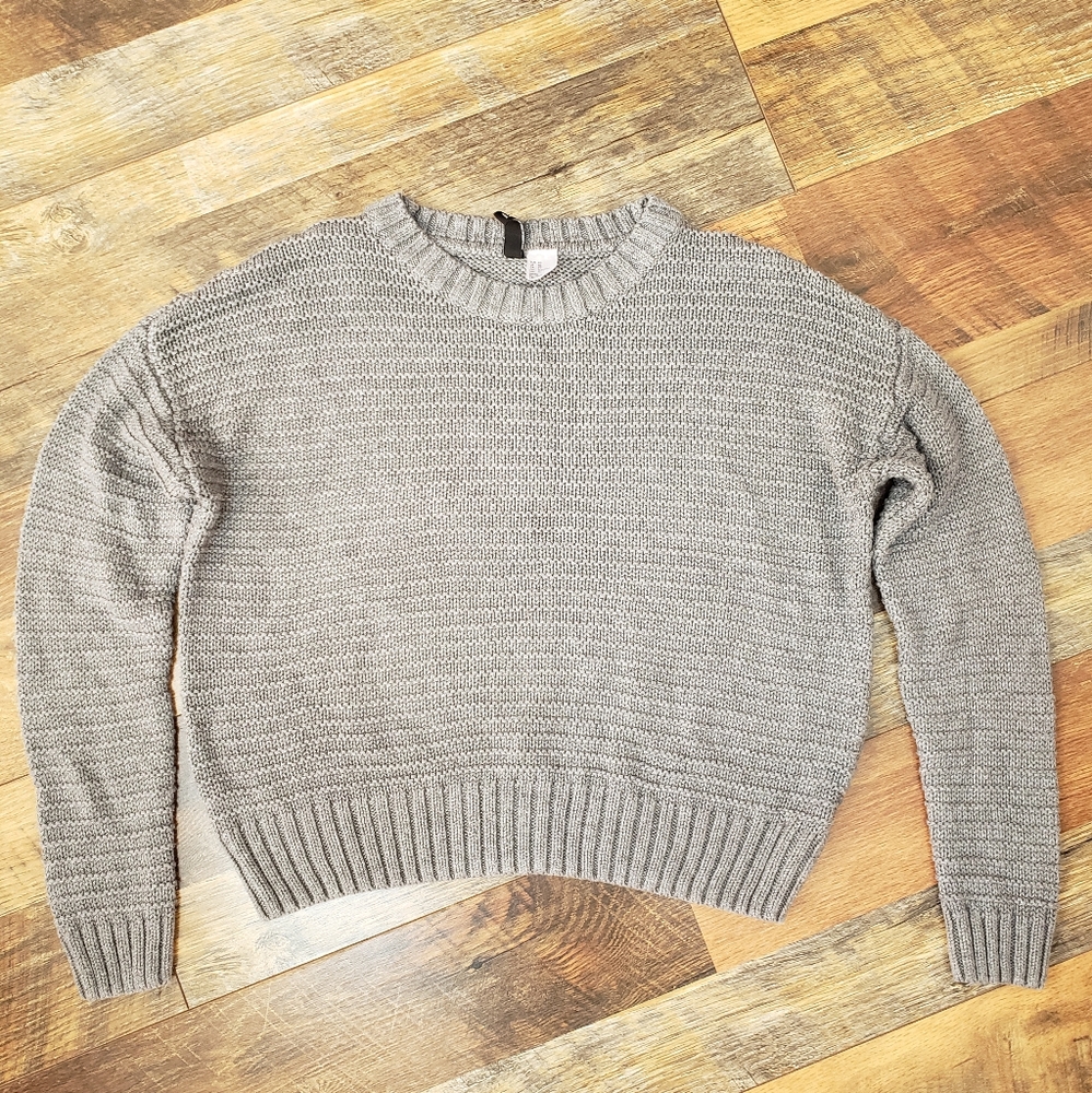 H&M Divided Gray Knit Crewneck Slightly Oversized Cropped Sweater, Sizs XS
